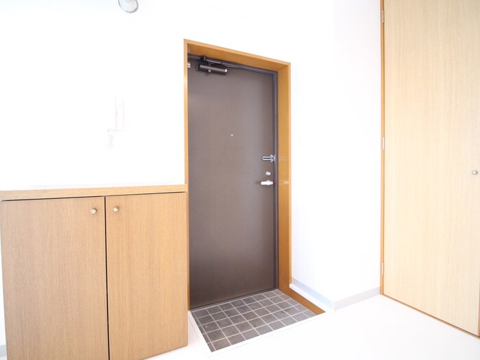 物件内観写真13　(玄関)