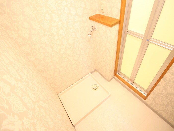 物件内観写真16　(洗濯機置場)