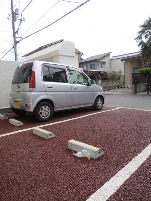 物件外観写真2　(駐車場)