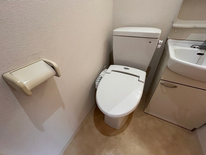 物件内観写真8　(トイレ)