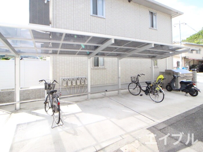 物件外観写真4　(駐輪場)
