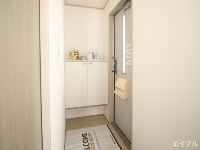 物件内観写真13　(玄関)