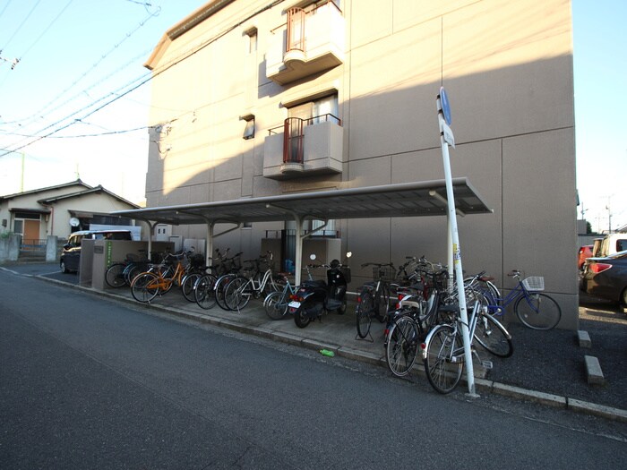 物件外観写真4　(駐輪場)
