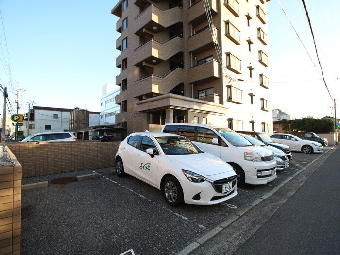 物件外観写真5　(駐車場)