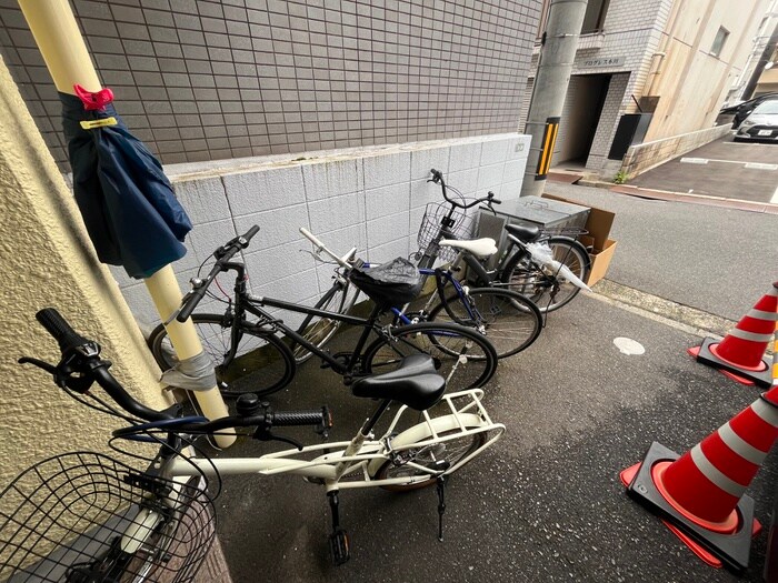 物件外観写真6　(駐車場)