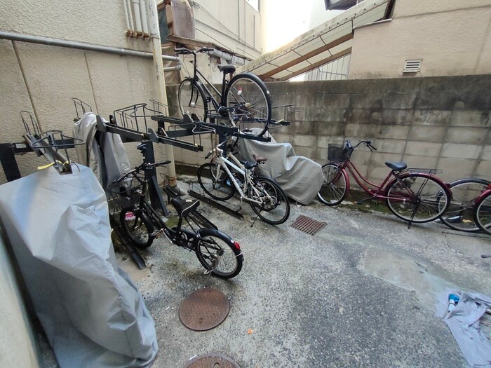 物件外観写真6　(駐輪場)