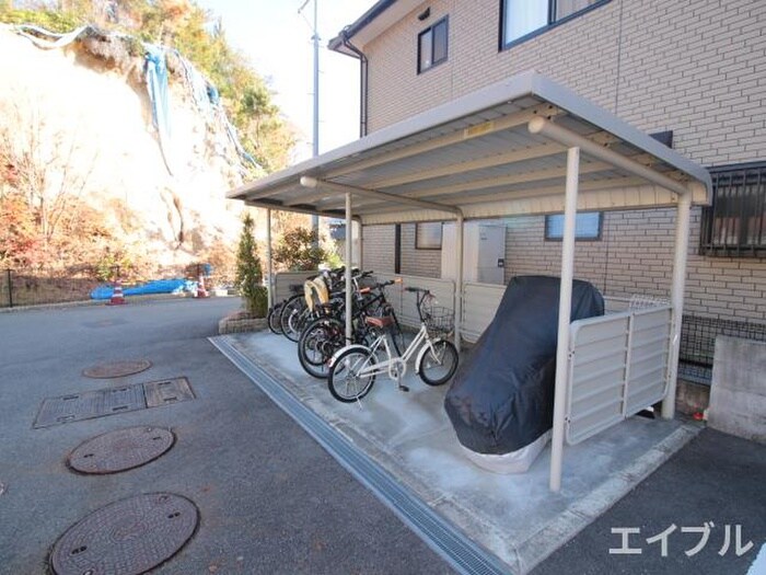 物件外観写真2　(駐輪場)