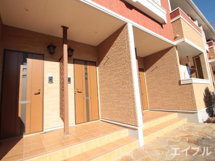物件外観写真5　(エントランス部分)