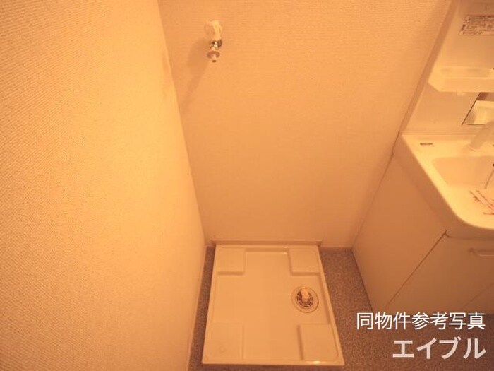 物件内観写真12　(洗濯機置場)