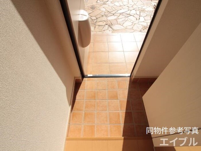 物件内観写真15　(玄関)