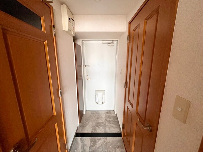 物件内観写真13　(玄関)