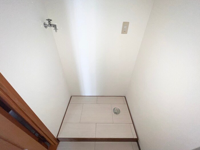 物件内観写真14　(洗濯機置場)