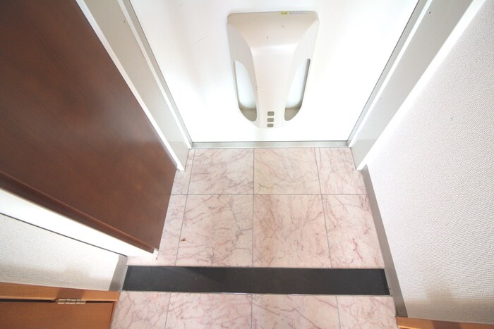 物件内観写真14　(玄関)