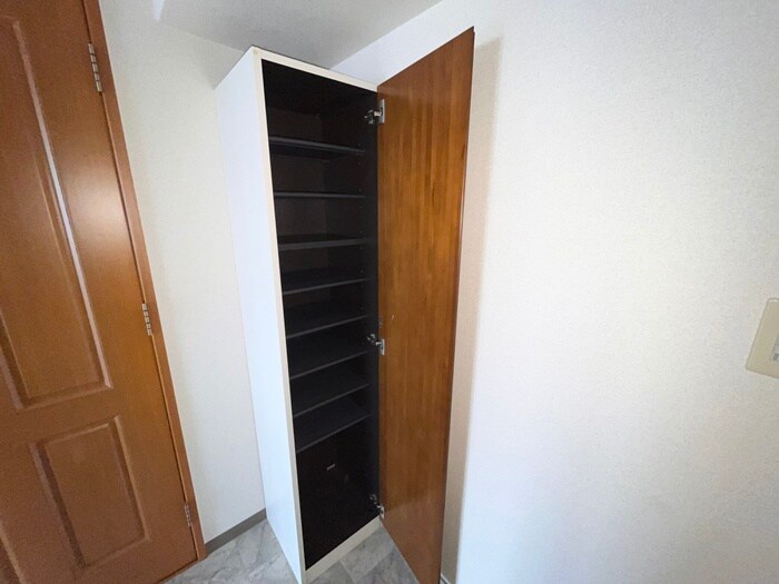 物件内観写真15　(靴箱)