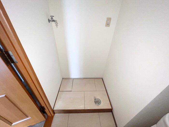 物件内観写真18　(洗濯機置場)