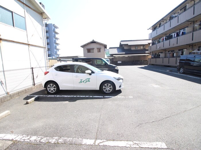 物件外観写真3　(駐車場)