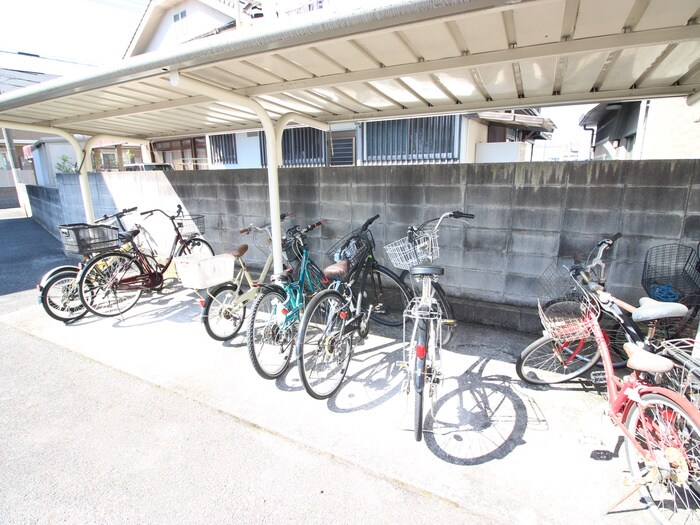 物件外観写真4　(駐輪場)