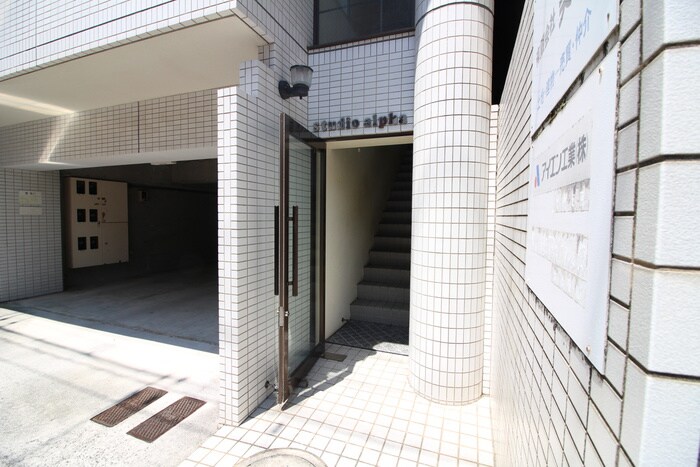 物件外観写真3　(エントランス部分)