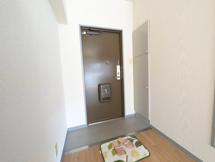 物件内観写真12　(玄関)