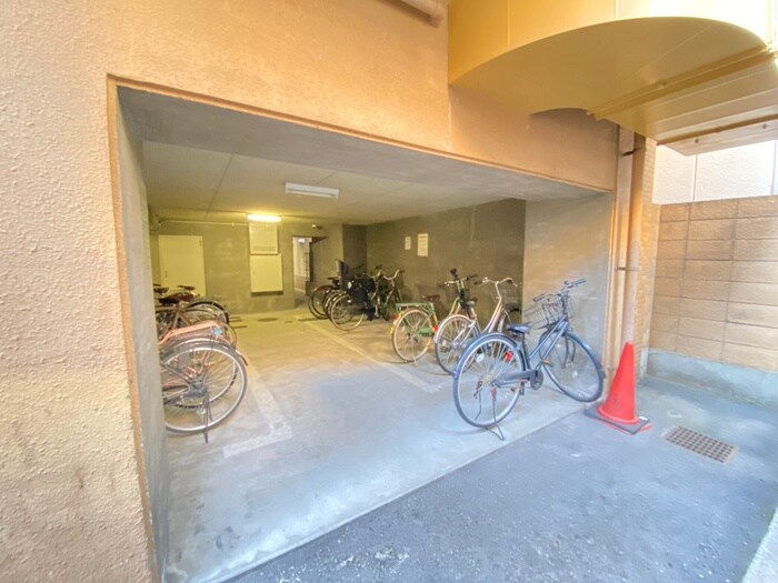 物件外観写真3　(駐輪場)