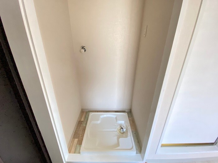 物件内観写真10　(洗濯機置場)