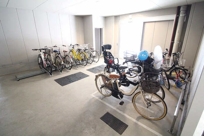 物件外観写真4　(駐輪場)