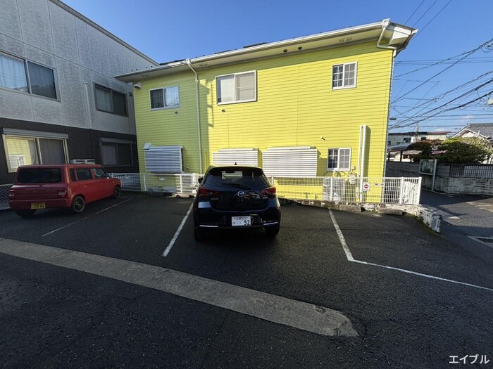 物件外観写真3　(駐車場)
