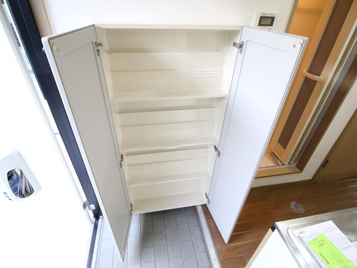 物件内観写真18　(靴箱)