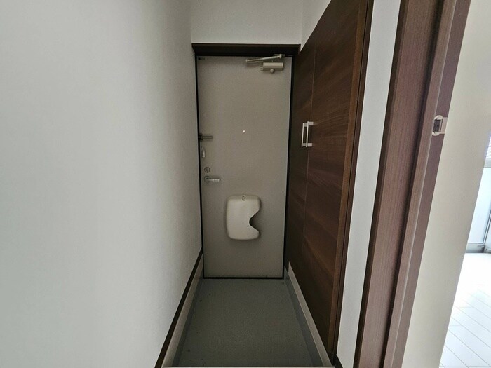 物件内観写真13　(玄関)