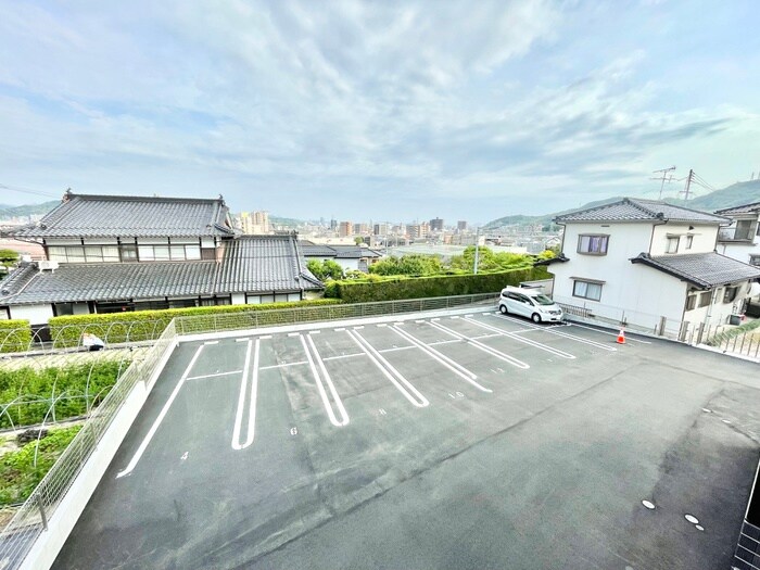 物件外観写真3　(駐車場)