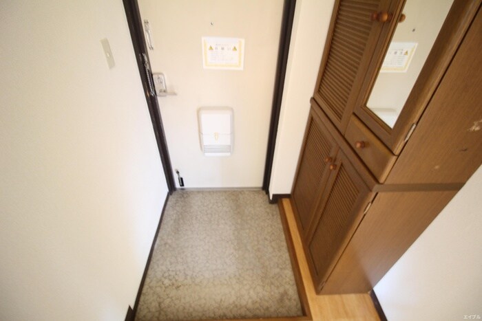 物件内観写真12　(玄関)