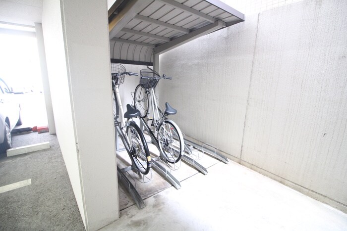 物件外観写真5　(駐輪場)