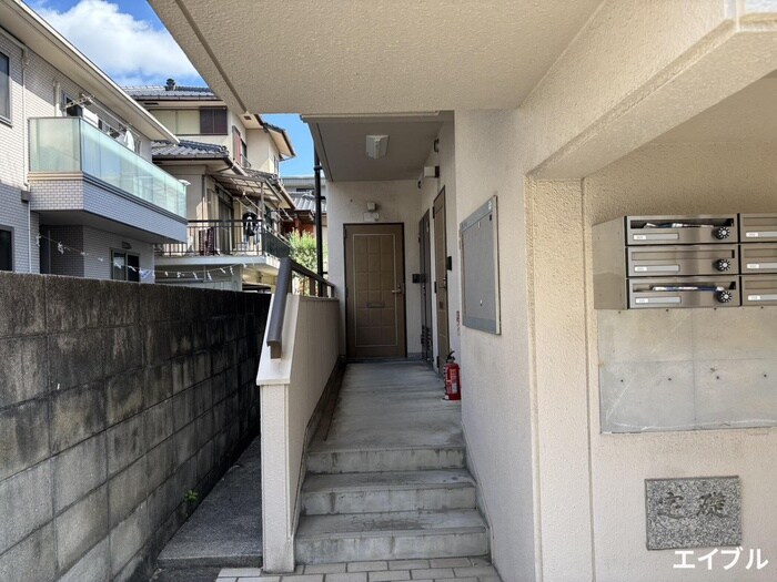 物件外観写真5　(エントランス部分)