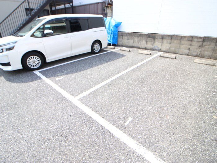 物件外観写真3　(駐車場)