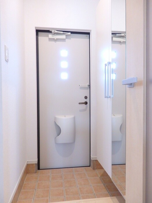 物件内観写真10　(玄関)