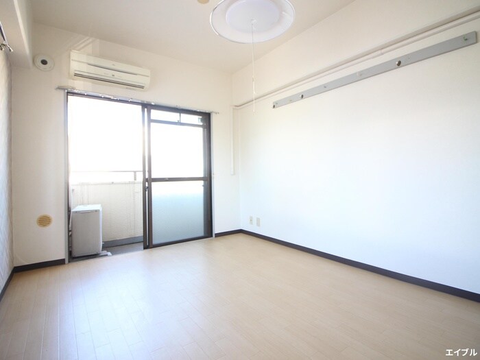 物件内観写真4　(居室)