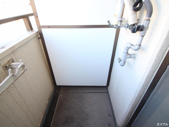 物件内観写真11　(洗濯機置場)