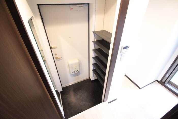 物件内観写真13　(玄関)