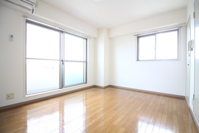 リョ－コ－テックビルの居室