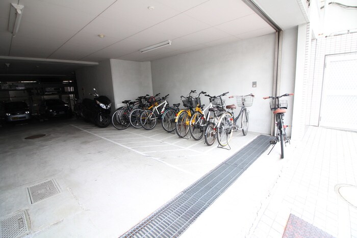 物件外観写真3　(駐輪場)