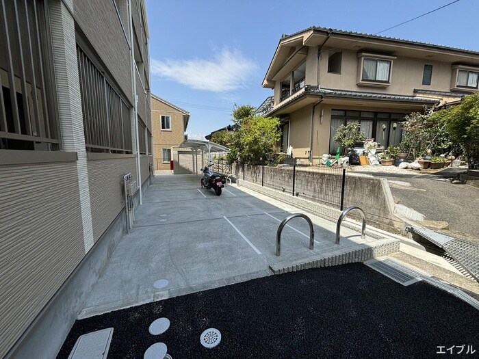 物件外観写真2　(駐輪場)