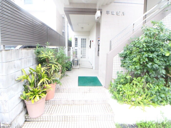 物件外観写真5　(エントランス部分)