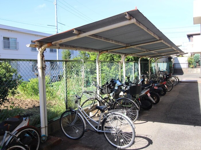 物件外観写真3　(駐輪場)