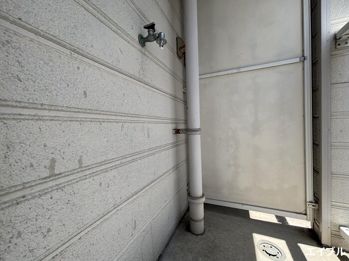 物件内観写真14　(洗濯機置場)