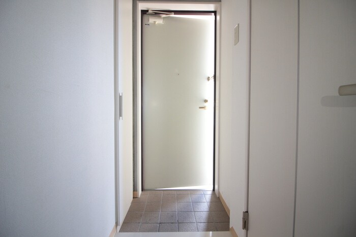 物件内観写真13　(玄関)
