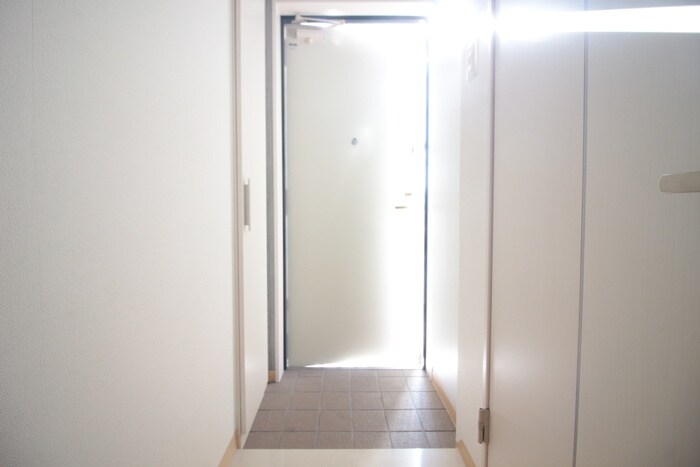 物件内観写真14　(玄関)