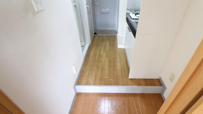 サンロ－レル串戸の廊下