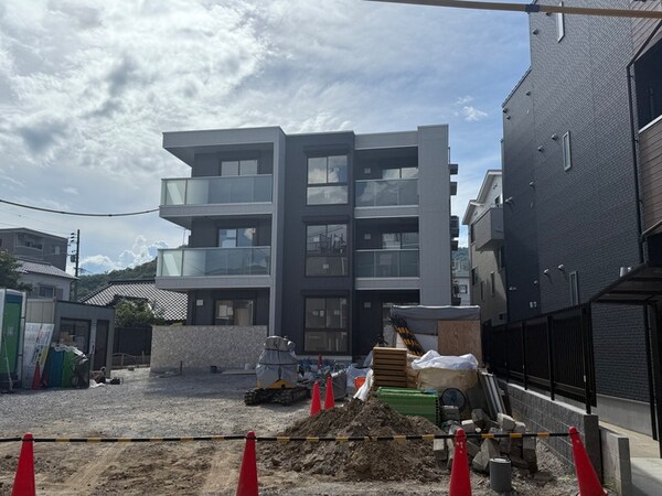 建築中