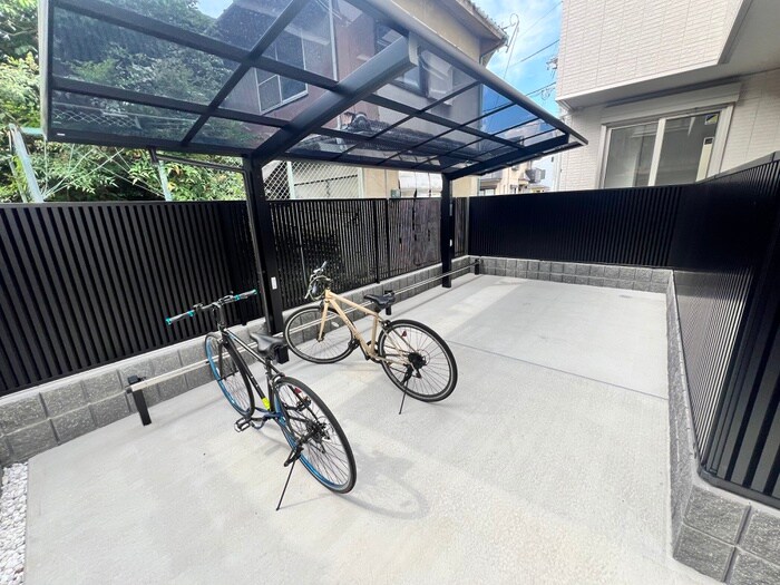 物件外観写真4　(駐輪場)