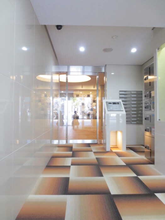 物件外観写真2　(エントランス部分)